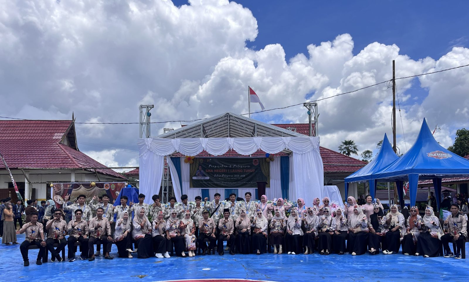 ACARA PELEPASAN SISWA KELAS 12 SMA NEGERI 1 LAUNG TUHUP